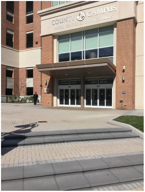 BaltimoreCountyLibraryBuildingEntrance.JPG ()